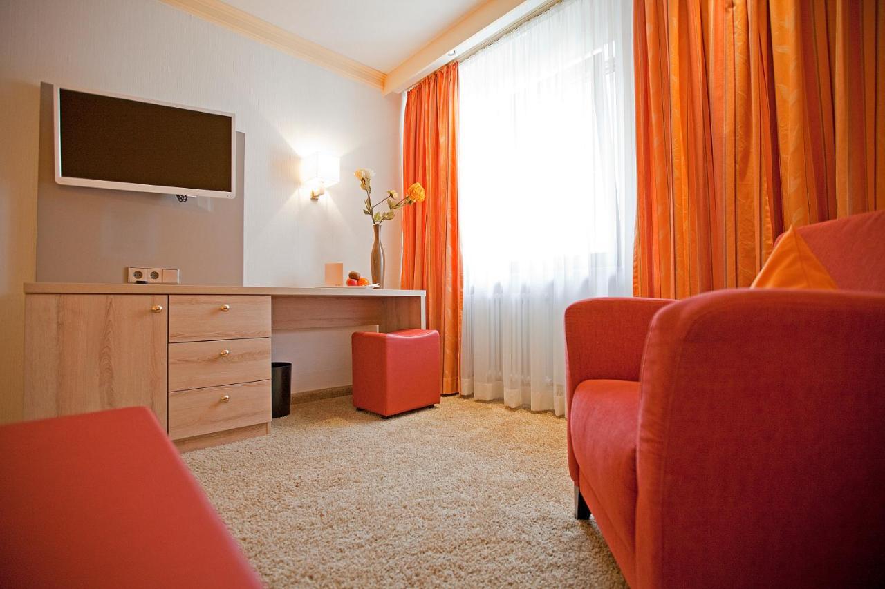 Hotel Krone Ohg Gerlingen Zewnętrze zdjęcie