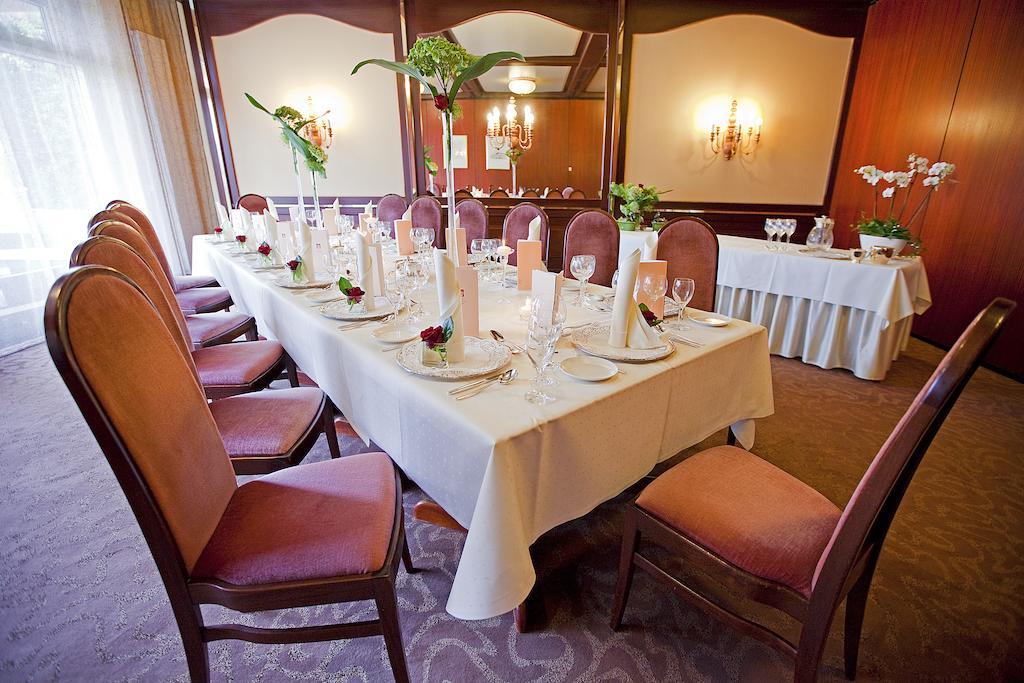 Hotel Krone Ohg Gerlingen Zewnętrze zdjęcie